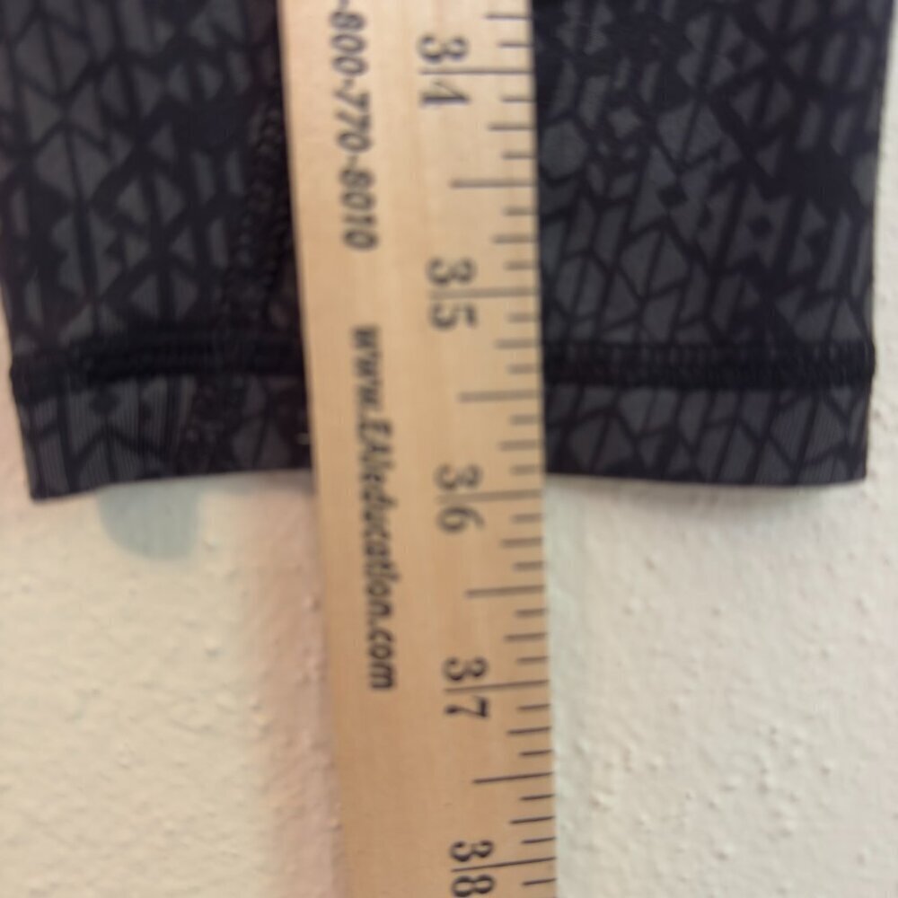Patagonia Centered Worn Wear Gray Geometric Leggings Women's Sz M Athletic Yoga - Picture 10 of 15